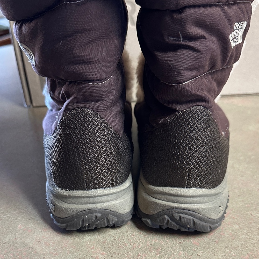 The North Face Nuptse Fur Winter Boots Women 7.5 w/Box - Picture 3 of 11